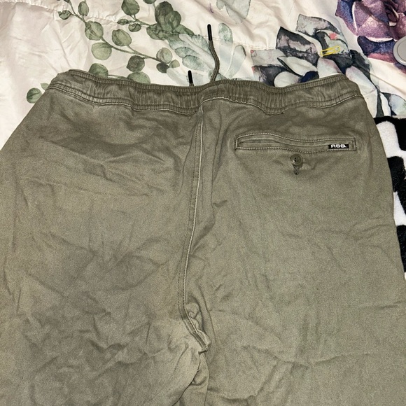 RSQ green jogger, super comfortable but no longer fit - Picture 6 of 6